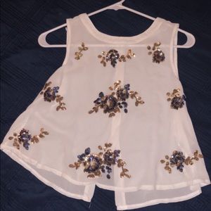 Sleeveless/sheer top